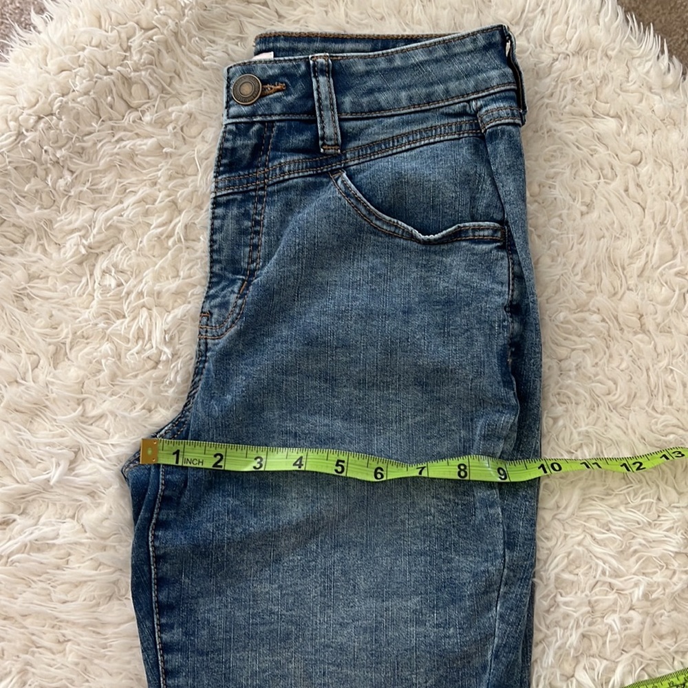 2/$25 SO High Rise Curvy Jeggings - Picture 10 of 11